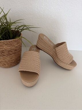 Woven Slide Wedge women’s sandals - Size 7